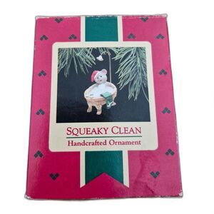 Vintage 1988 Hallmark Keepsake Ornament Squeaky Clean Mouse in Walnut Bathtub